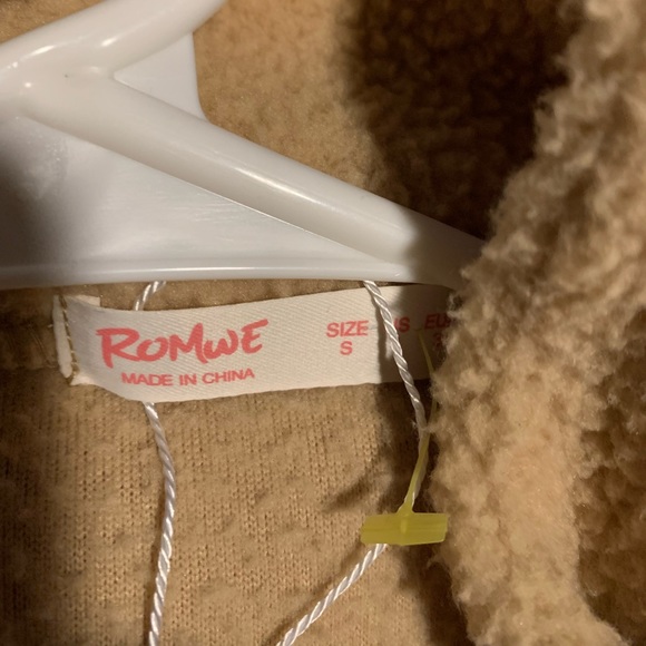 New Beautiful beige sweater - Picture 3 of 4
